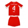 Camisa de Futebol Bayern Munich Jonathan Tah #4 Equipamento Principal Infantil 2025-26 Manga Curta (+ Calças curtas)